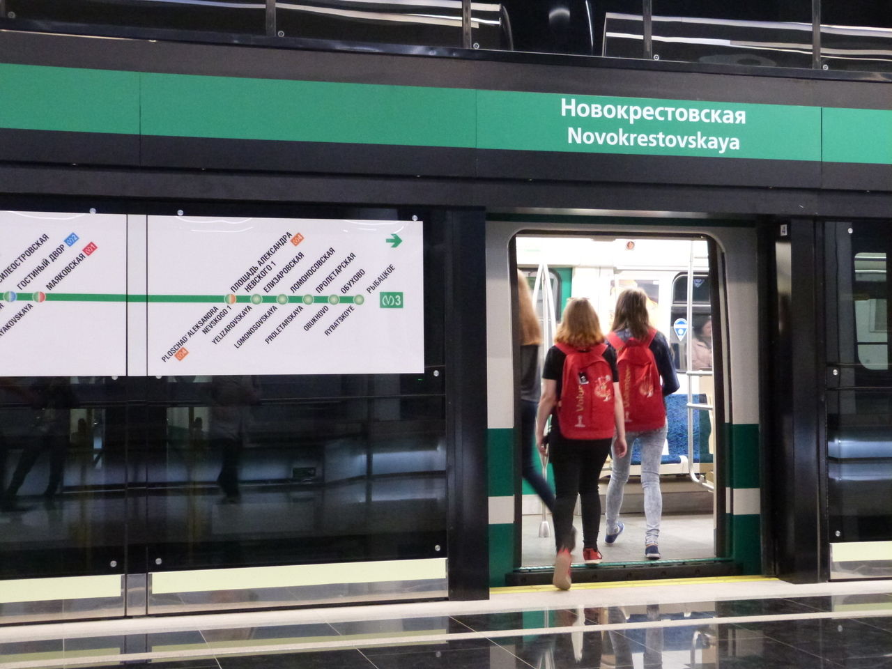 новокрестовская станция метро санкт петербург